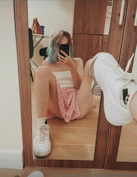 裸の女の子オンリーファンズ セクシーヌード 写真