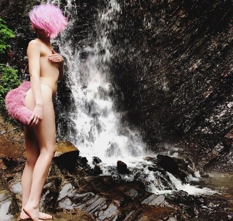 足 熟女 オンリーファンズ 無料セクシー 写真