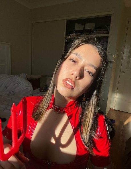 xena ezra ポルノモデル 写真