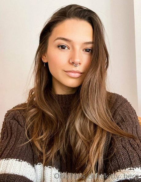 タトゥーオンリーファン セクシーヌード 写真