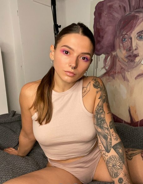 曲線美のブロンドオンリーファンズ ヌード アーカイブ