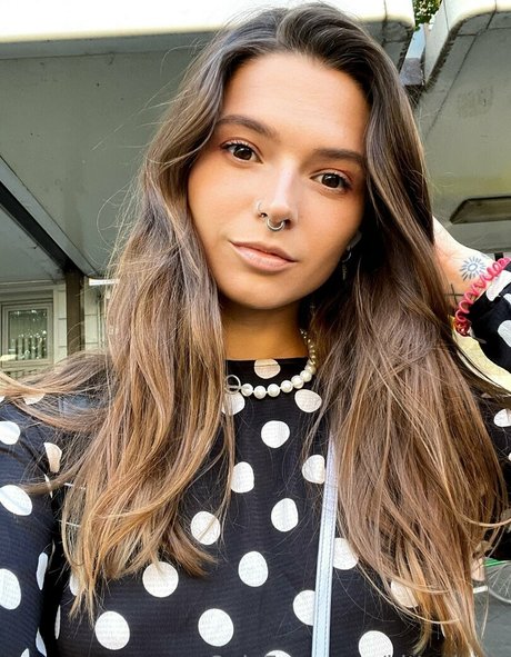 裸の女の子オンリーファンズ 無料ポルノ 写真