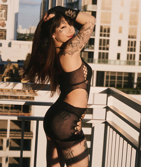 Sarah Lo ポルノスター トップ 写真