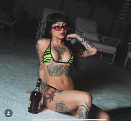 Sarah Lo ポルノスター 素敵 写真