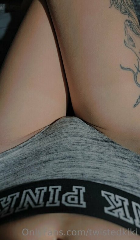 twistedkiki セックス女優 写真