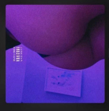 itselessa ポルノスター 裸 写真