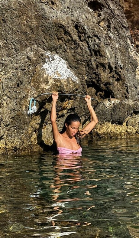 Francesca Pey エロティックなモデル 写真