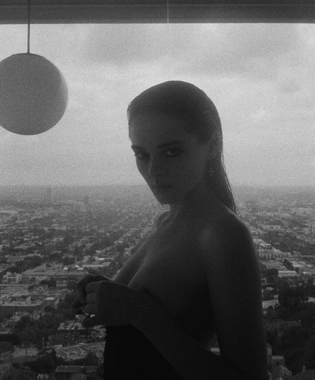 Charlotte Lawrence 写真集