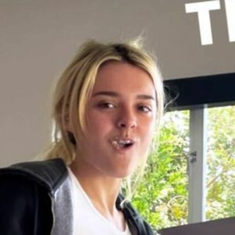 Charlotte Lawrence アートポルノスター ギャラリー