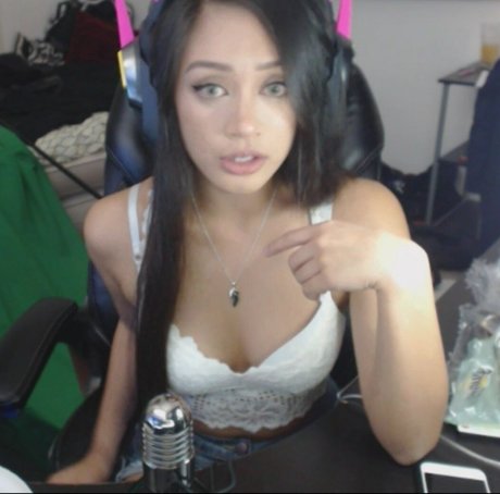 ティーンウェブカメラオンリーファンズ アートヌード 写真