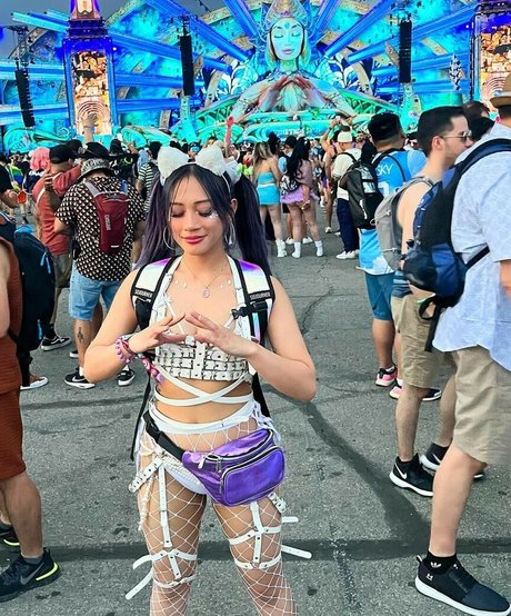 赤毛の痩せたオンリーファンズ ポルノグラフィック 写真