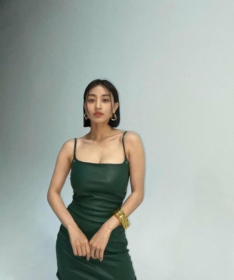 大きなプッシー唇オンリーファンズ アート裸 写真