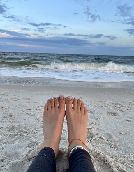 尖ったおっぱいオンリーファンズ 無料セックス 写真