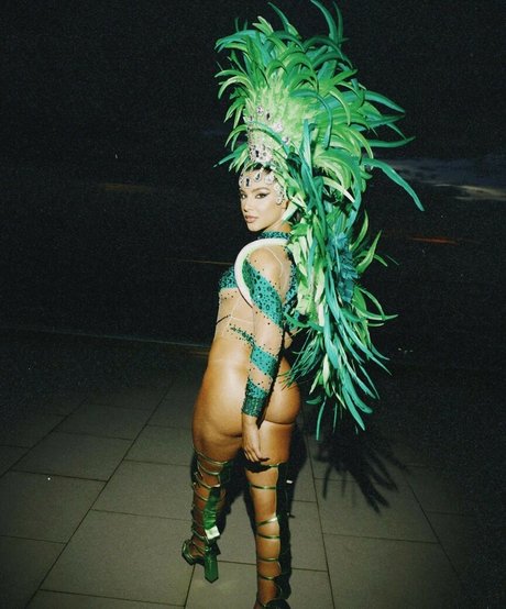 Gabriela Versiani ポルノスター パーフェクト 写真