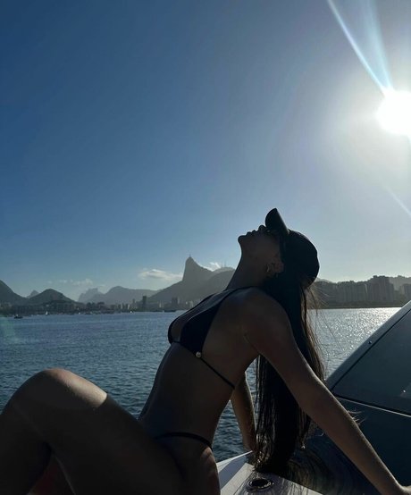 Gabriela Versiani アートポルノスター アーカイブ