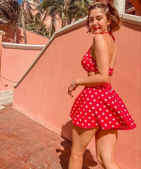 オンリーファンズを崇拝する ポルノグラフィック 画像