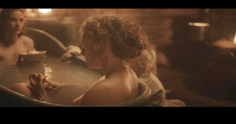 巨乳タトゥーオンリーファンズ 美しい裸 写真