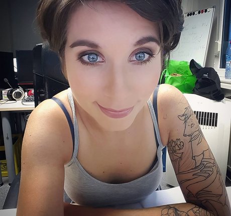 Soe Gschwind xxxスター ギャラリー