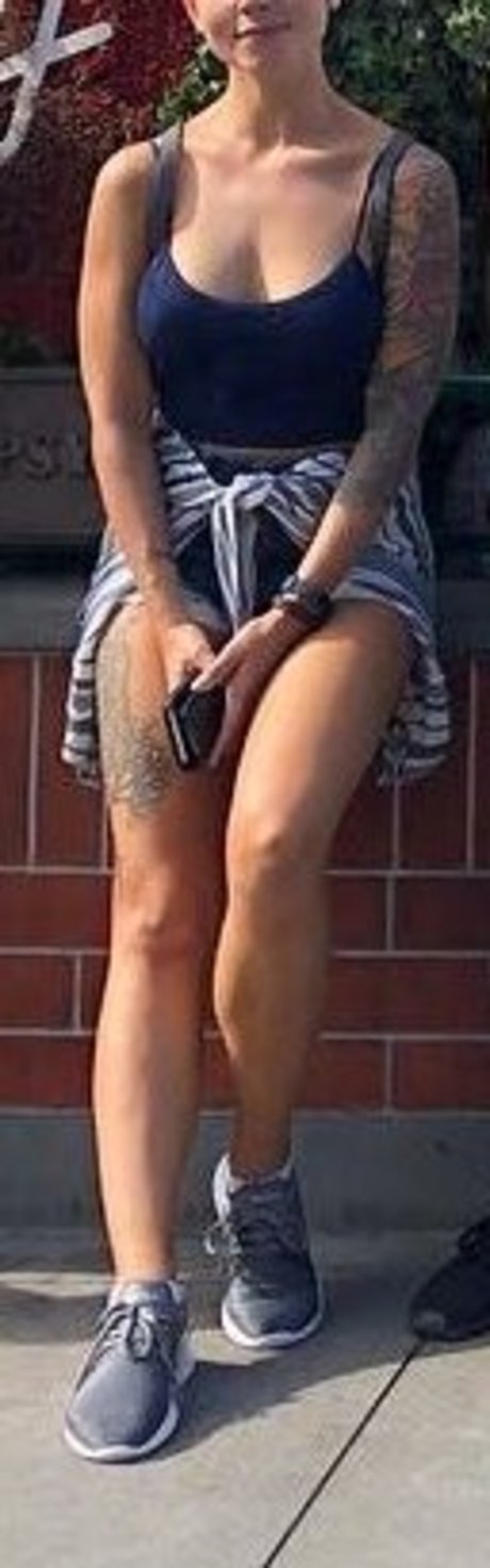 Soe Gschwind 裸モデル 写真