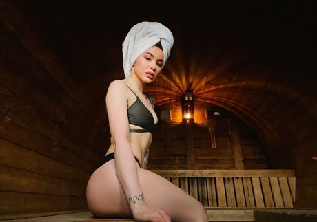 asmr 足 オンリーファンズ ヌード 写真