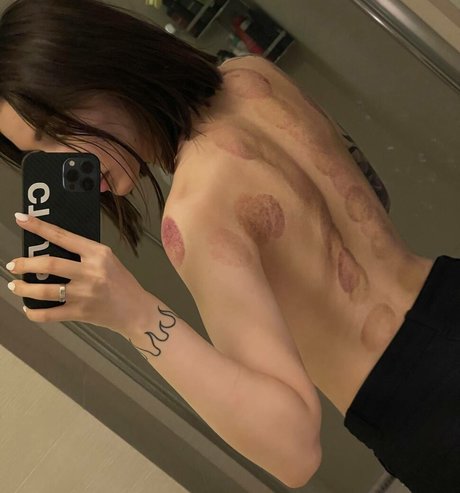 熟女の足オンリーファンズ ホット裸 写真