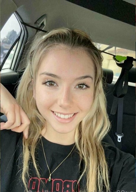 バン・オンリーファンズ アートポルノ 画像