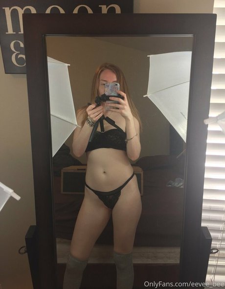 Eevee Bee ポルノスター セックス 画像