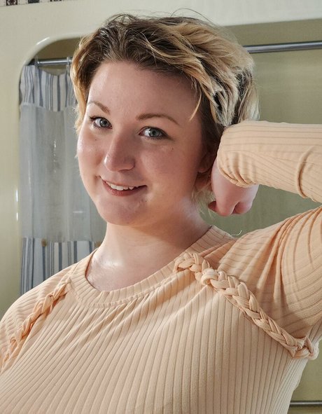 小さなおっぱいオンリーファンズ 可愛い ギャラリー