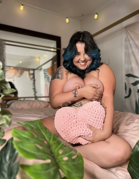 パンツを食い込ませるオンリーファンズ セクシーヌード 画像