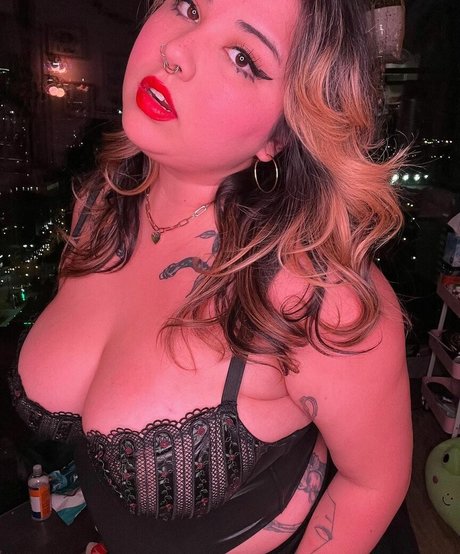 ティックトックスター オンリーファンズ 美しいxxx 画像