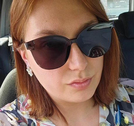 Bustyolive 完璧なポルノスター 写真