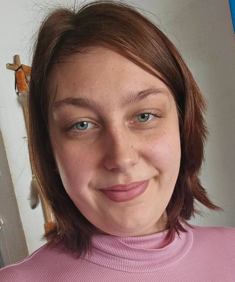 Bustyolive ポルノスター 写真