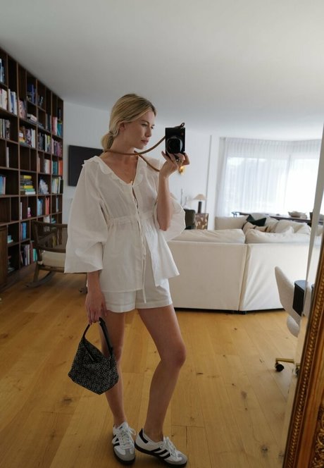 Georgia Toffolo 無料のスター ギャラリー