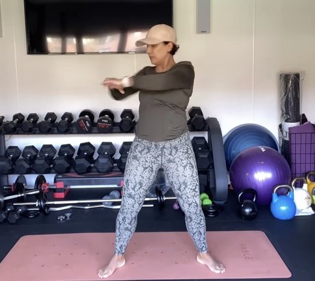 Saira Khan xxxモデル 写真