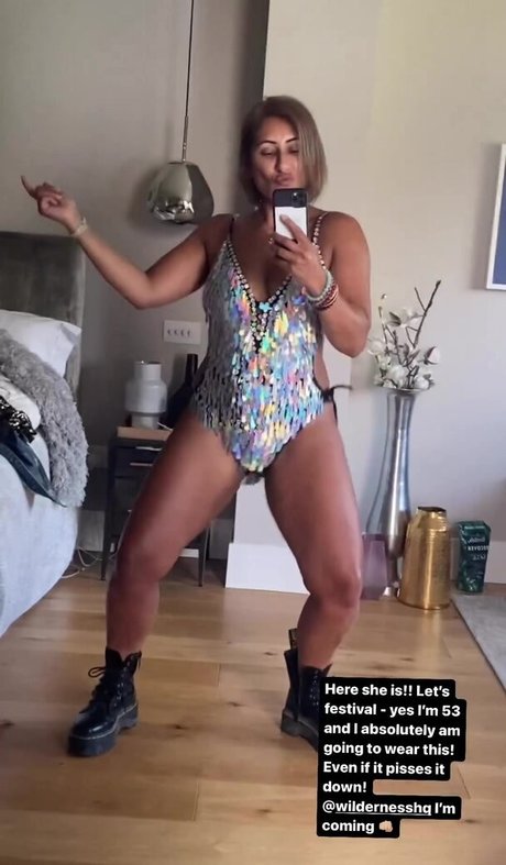 Saira Khan 最高のモデル 画像