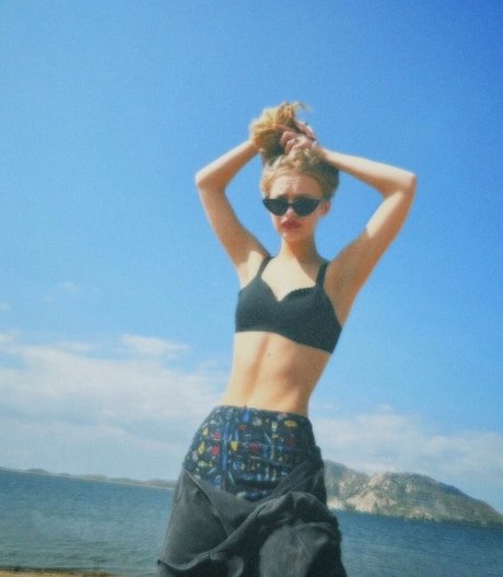 Amiah Miller トップスター 写真