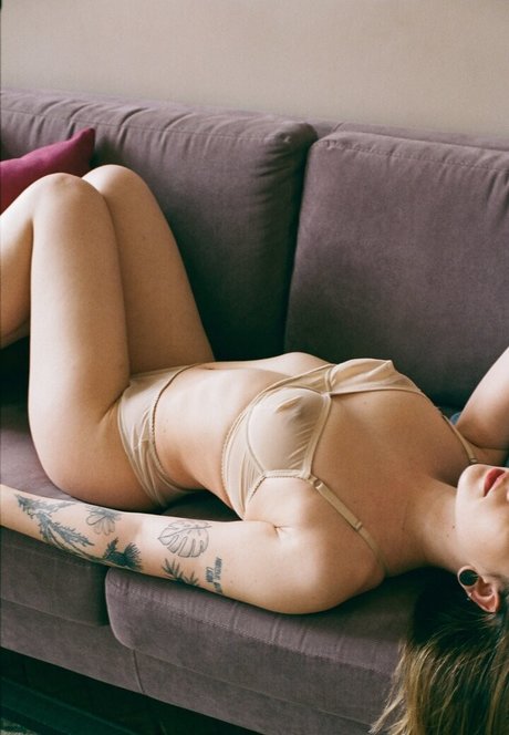 Friderayk ポルノモデル 画像