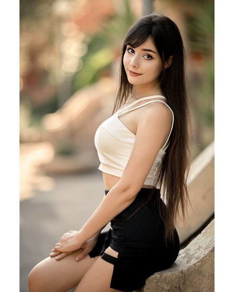 ストリップショー オンリーファンズ アートヌード 写真