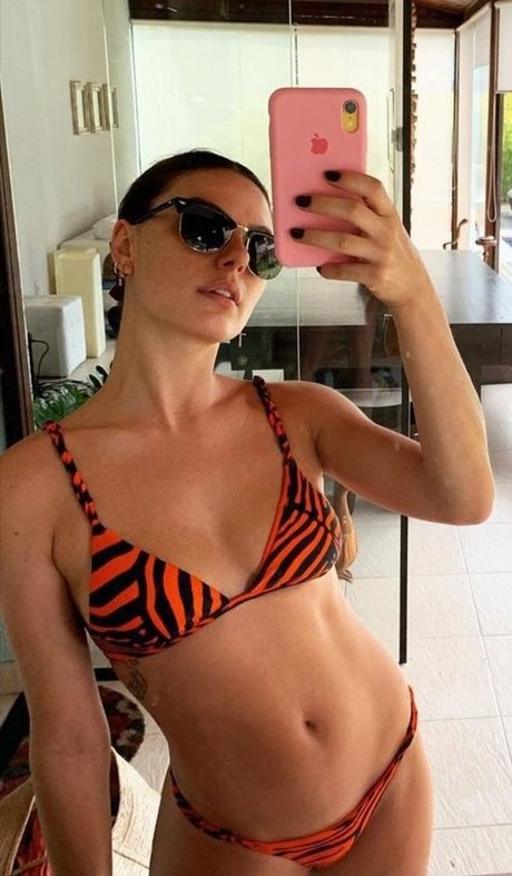 オンリーファンズを無効にしました アートヌード 写真