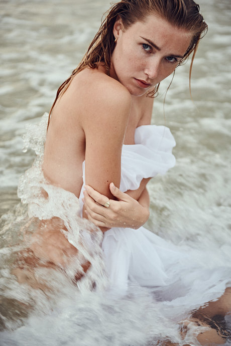 大学のアジア人オンリーファンズ 美しい 画像