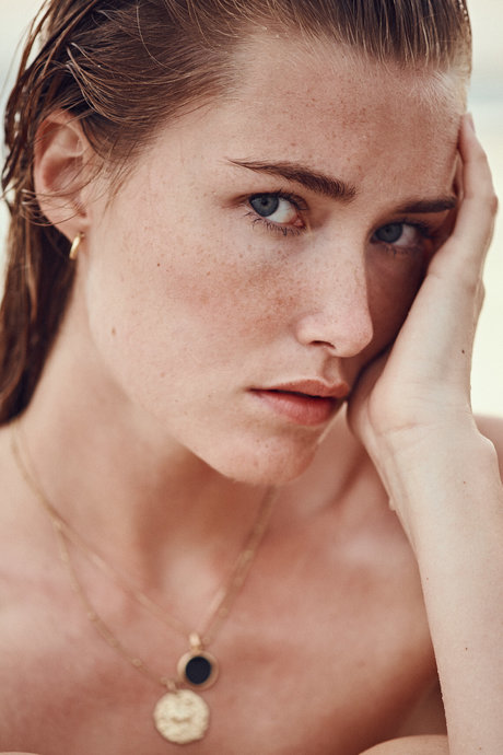 アウトドア 熟女 オンリーファンズ ベスト 画像