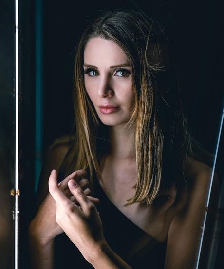 Lauren Southern アートスター 写真
