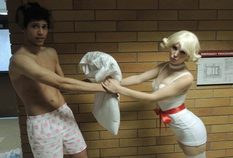 Lauren Southern アダルトスター ギャラリー