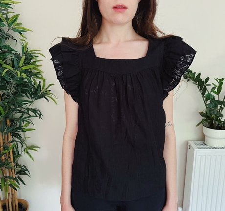 裸の女の子オンリーファンズ ポルノ 写真