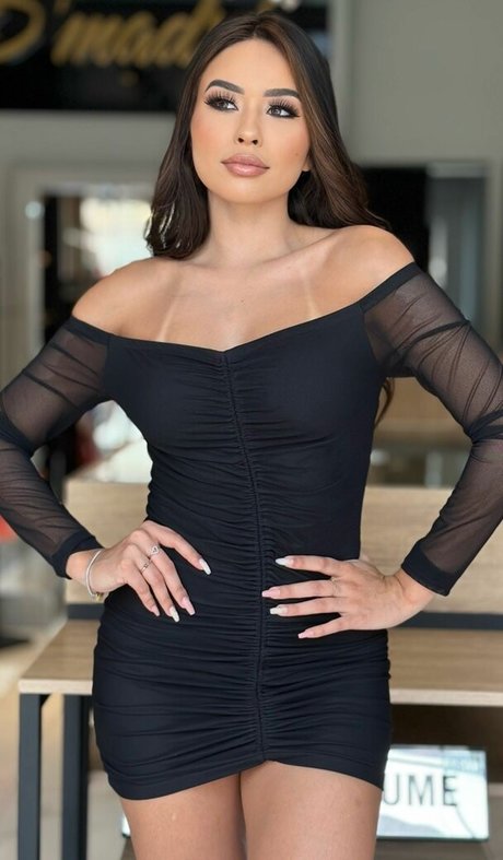 Larissa Nunes ヌード女優 写真