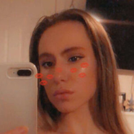 セクシーなドレスオンリーファンズ ポルノ 画像