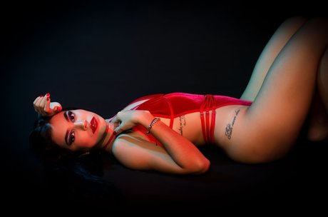 Lia Latina スター ヌード 画像