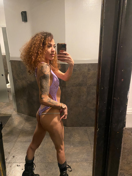 LilMisConfidence 美しいモデル ギャラリー