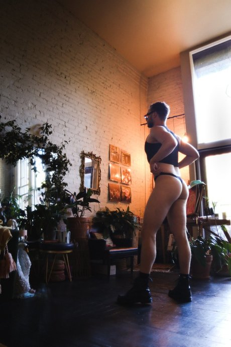 Wesley Banks 無料モデル 画像