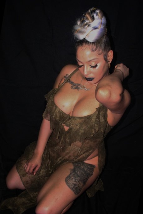 Brooklynn loyalty love ポルノモデル 写真